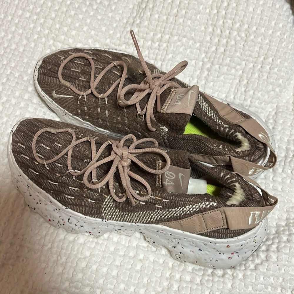 Nike Space Hippie 04